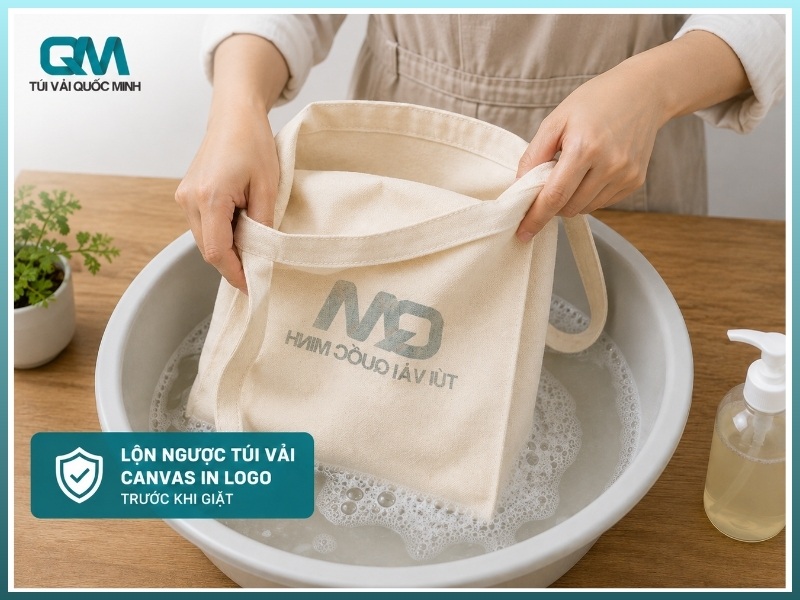 túi vải canvas in logo được lộn ngược trước khi giặt để bảo vệ hình in
