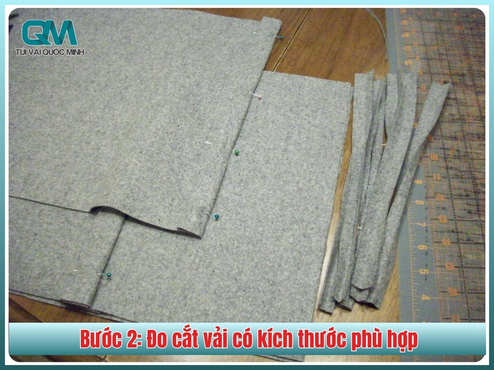 Bước 2: Đo cắt vải có kích thước phù hợp