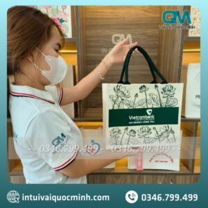 Vì sao túi vải Linen in logo ngân hàng Vietcombank lại được khách hàng yêu thích?