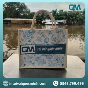 Ứng dụng túi vải Linen in logo công ty Quốc Minh