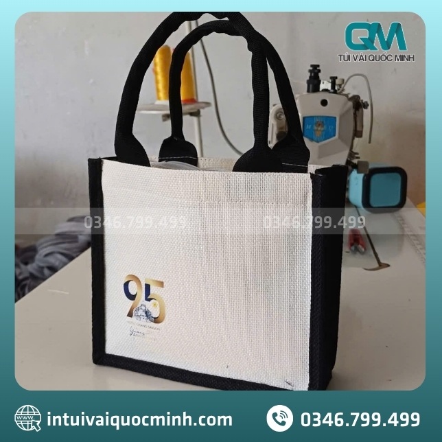 Xưởng may túi vải đay Linen trắng ngà phối dây đen in logo giá sỉ tại TPHCM