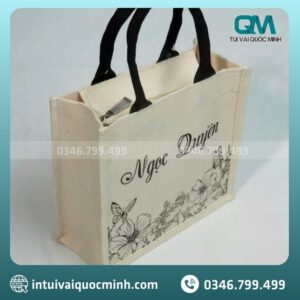 Đặc điểm của túi vải đay Linen trắng ngà phối dây đen in logo