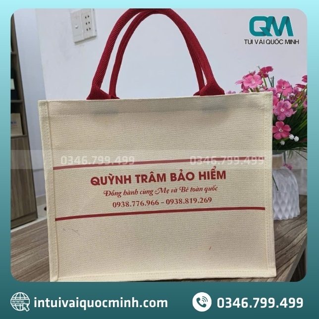 Xưởng sản xuất túi vải đay in logo Quỳnh Trâm Bảo Hiểm theo yêu cầu giá rẻ
