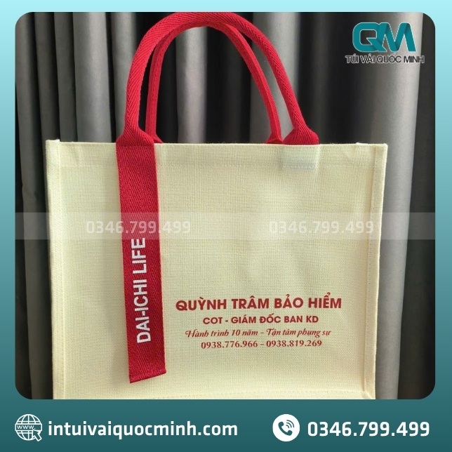 Vì sao nên đặt may túi vải đay in logo Quỳnh Trâm Bảo Hiểm?