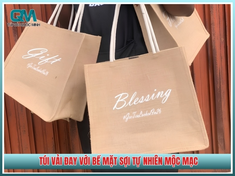 túi vải đay với bề mặt sợi tự nhiên mộc mạc dùng trong đời sống hằng ngày